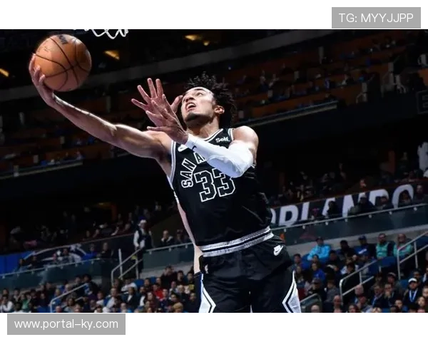 怀特7分6助黄蜂控卫 组织任务尚可但个人进攻完全迷失